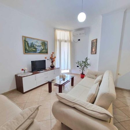 גולם Friendly Apartment Golem מראה חיצוני תמונה